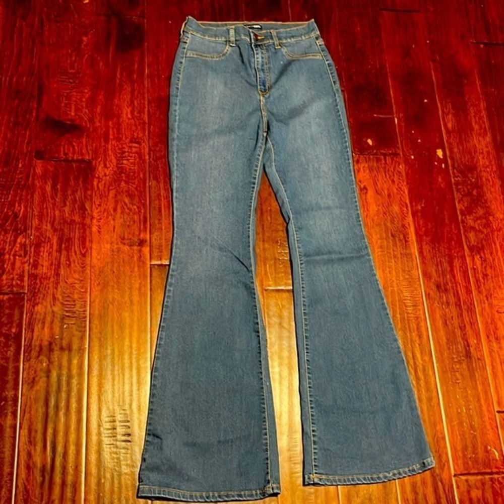 Fashion Nova high waisted bell bottoms medium denim wash size 11 like new